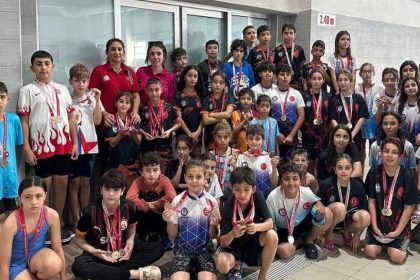 7den-70e-cumhuriyet-coskusu-bayram-onuruna-kulac-attilar