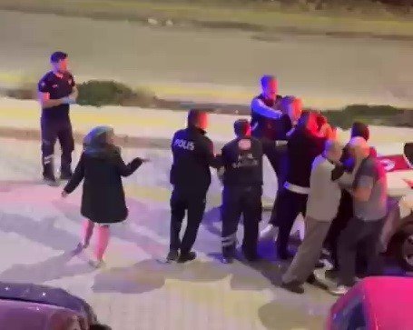 akrabalar-arasindaki-kavgada-3-kisi-yaralandi