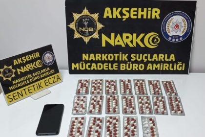 aksehirde-sahte-kimlikle-yakalanan-sahistan-uyusturucu-hap-cikti