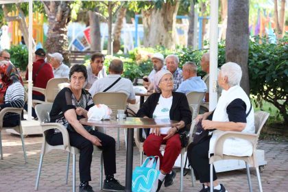 alanya-emekli-kahvesine-emeklilerden-ilgi