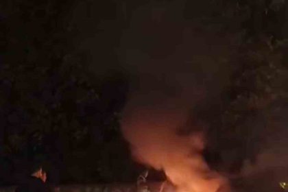 alevlere-teslim-olan-otomobile-mikser-surucusunden-mudahale