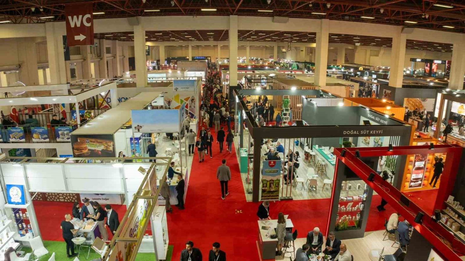 anfasta-iki-fuar-tek-cati-altinda-ayni-anda-kapilarini-acacak