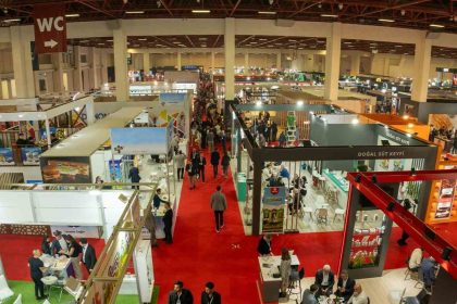 anfasta-iki-fuar-tek-cati-altinda-ayni-anda-kapilarini-acacak