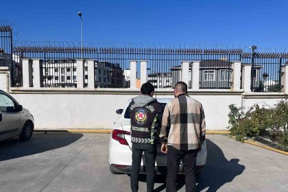 arnavutkoyde-kirmizi-isikta-gecip-karsiya-gecen-cocuklari-tehlikeye-atan-surucu-yakalandi