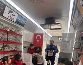 bayburtta-gezici-kutuphane-koy-koy-geziyor