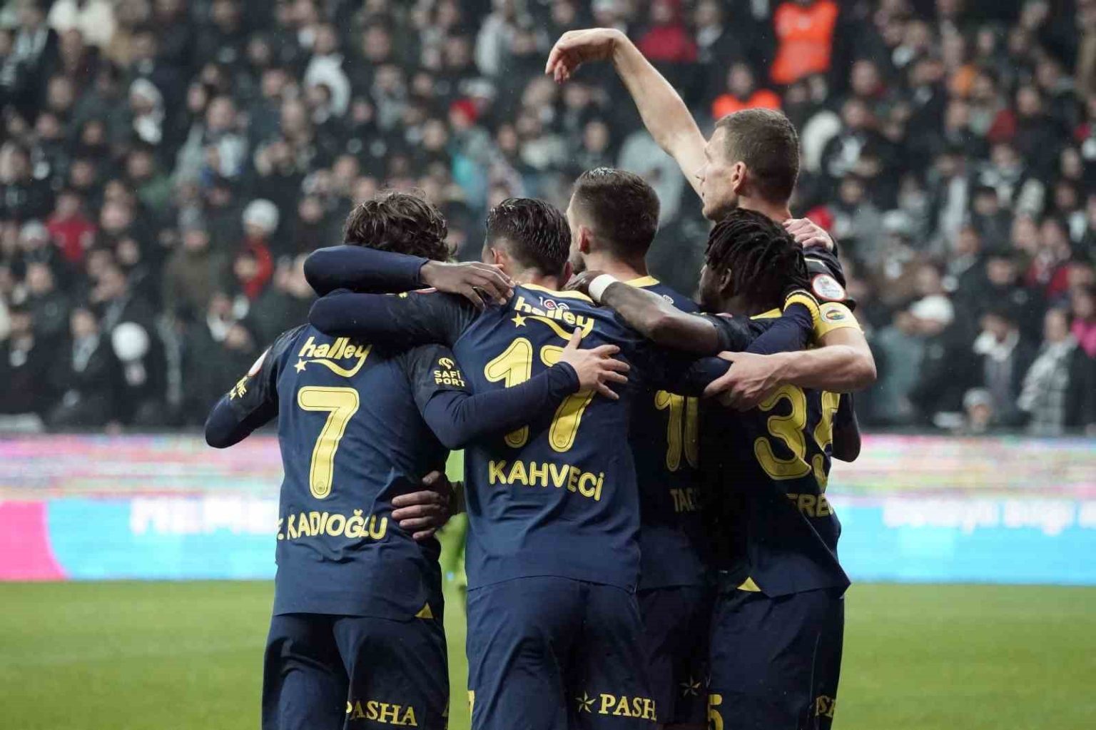 besiktas-fenerbahce-rekabetinde-ilk-golu-atan-avantaj-sagliyor