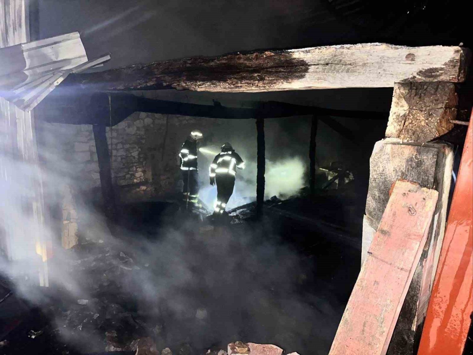 bilecikte-marangoz-atolyesinde-yangin-cikti