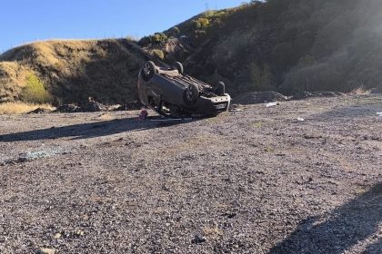 bingolde-hafif-ticari-arac-takla-atti-5-yarali