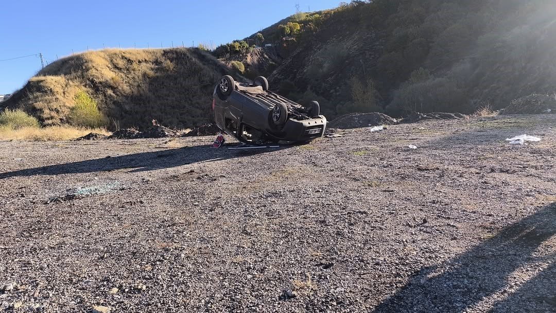 bingolde-hafif-ticari-arac-takla-atti-5-yarali