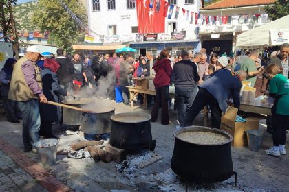 binlerce-kisi-dumani-ustunde-tarhana-corbasinda-bulustu