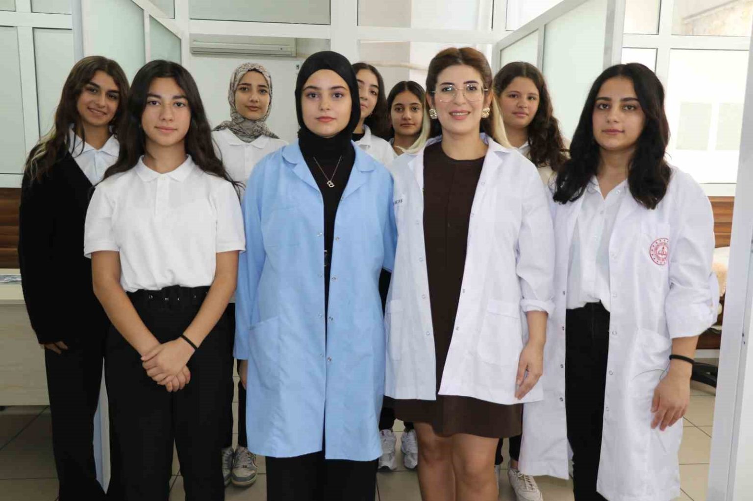 bu-lisede-ogrenciler-hem-meslek-ogreniyor-hem-para-kazaniyor