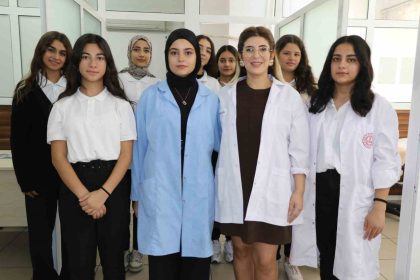 bu-lisede-ogrenciler-hem-meslek-ogreniyor-hem-para-kazaniyor