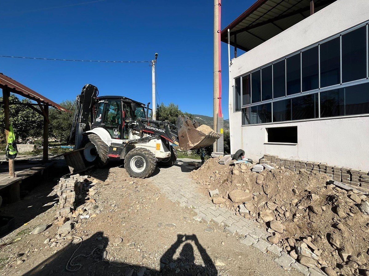 buharkentte-yol-genisletme-calismalari-suruyor