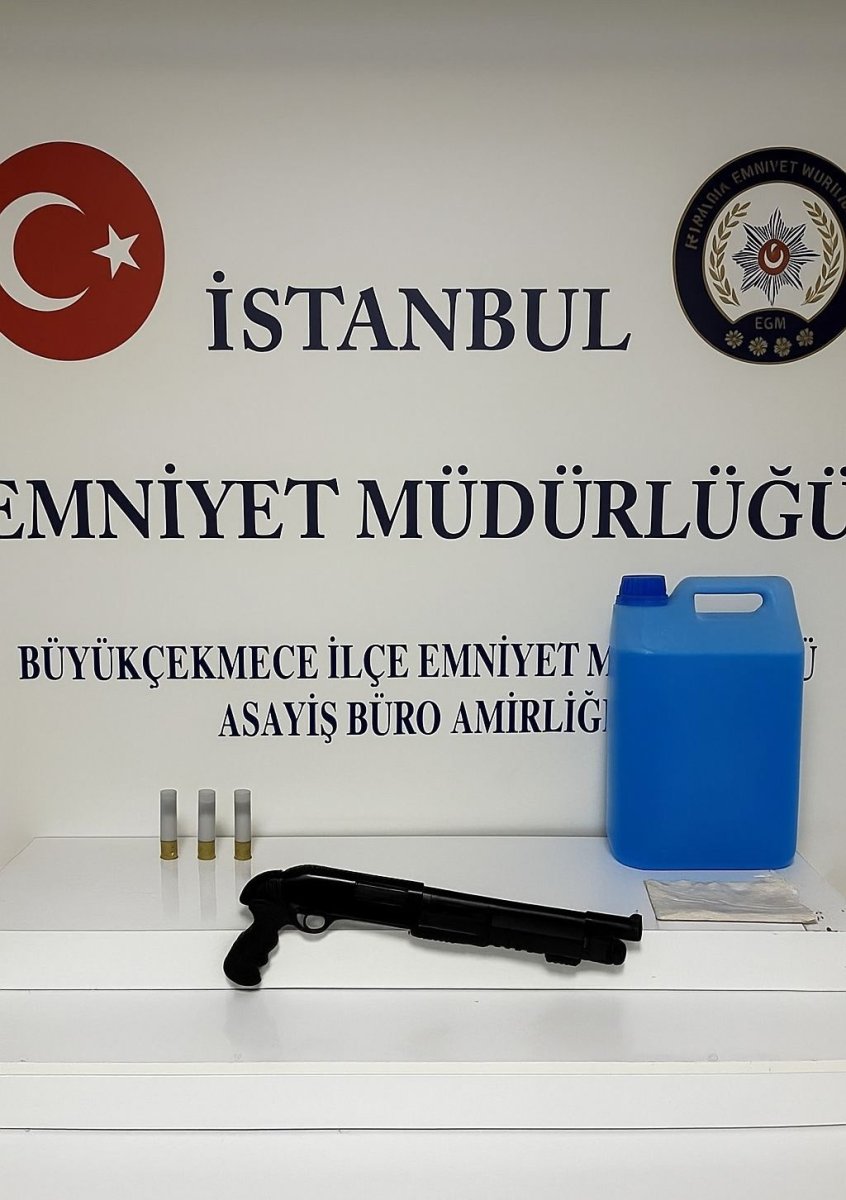 buyukcekmecede-ayni-sahsa-ait-is-yerini-kundakladilar-digerini-de-kursunladilar-o-anlar-kamerada