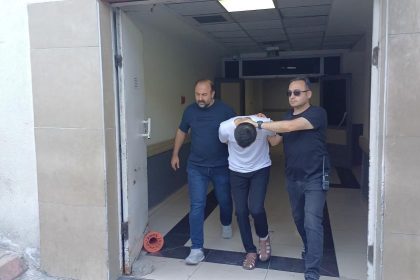 camide-bogazini-kesip-oldurdugu-adamin-karisina-simdi-git-kocanin-lesini-topla-demis