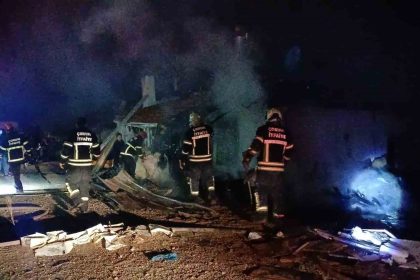 corumda-mustakil-ev-alev-alev-yandi-7-kisi-dumandan-etkilendi