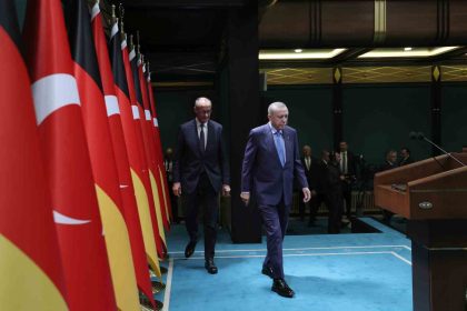 cumhurbaskani-erdogandan-merze-gazze-tepkisi-israil-yine-bombalarla-ozellikle-gazzeyi-vurmustur-bunlari-almanya-olarak-sizler-gormuyor-musunuz