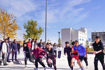 cumhuriyet-kosusu-genclerin-enerjisiyle-tamamlandi