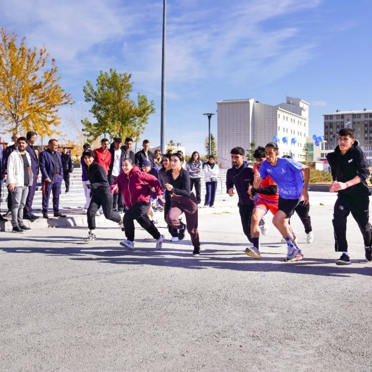 cumhuriyet-kosusu-genclerin-enerjisiyle-tamamlandi