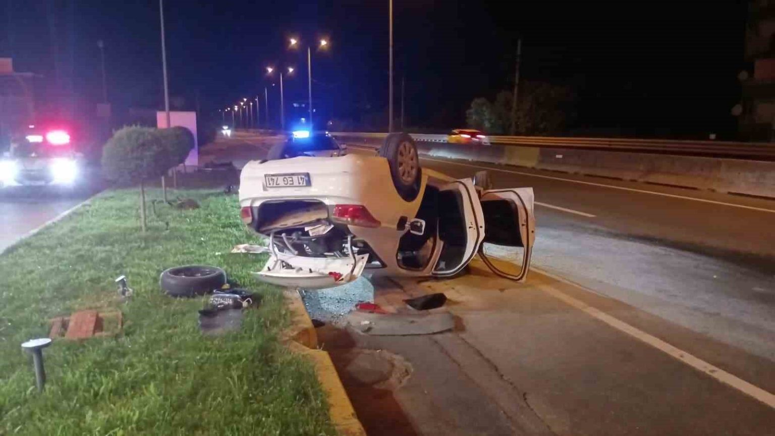 d-130-kara-yolunda-otomobil-takla-atti-3-yarali