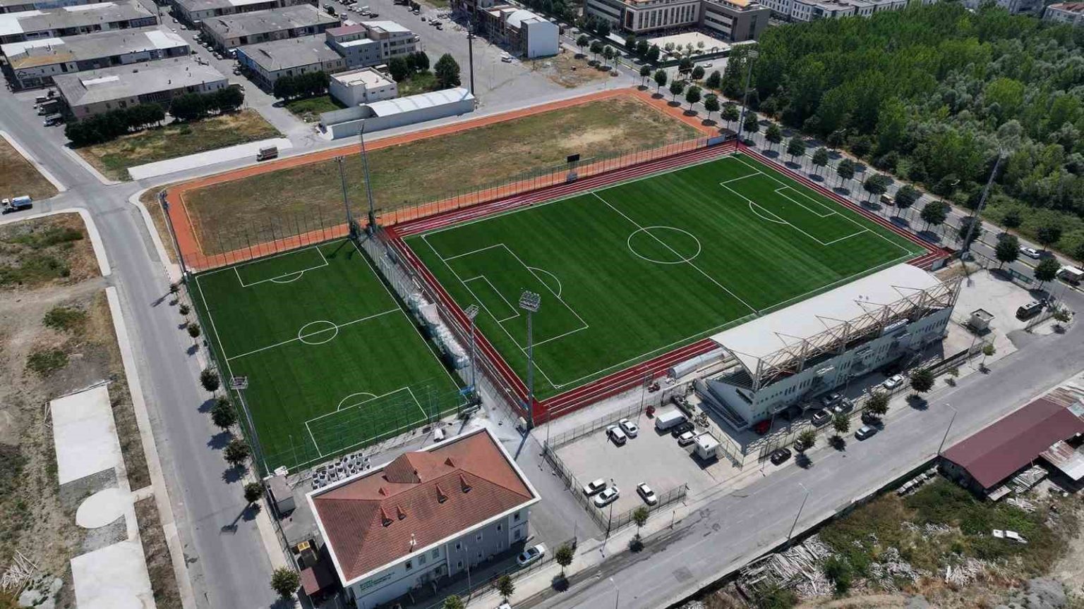 ekrem-karaberberoglu-spor-tesisine-fifa-kalite-onayi