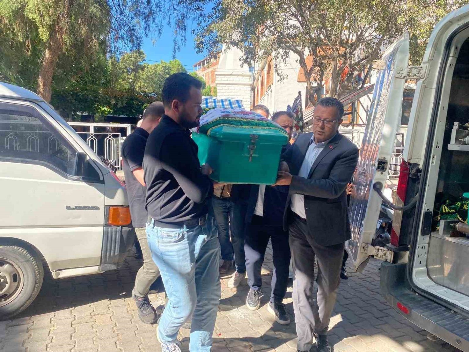 emekli-ogretmen-altan-son-yolculuguna-ugurlandi