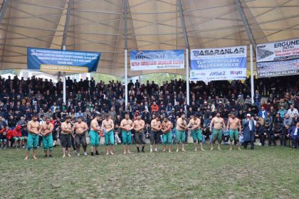 erzurumda-102incisi-yapilan-uzundere-karakucak-guresleri-buyuk-heyecan-yasatti