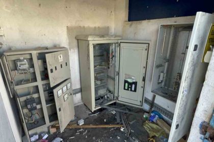 eskinin-tesisine-girip-kapiyi-delen-hirsizlar-ne-buldularsa-caldilar