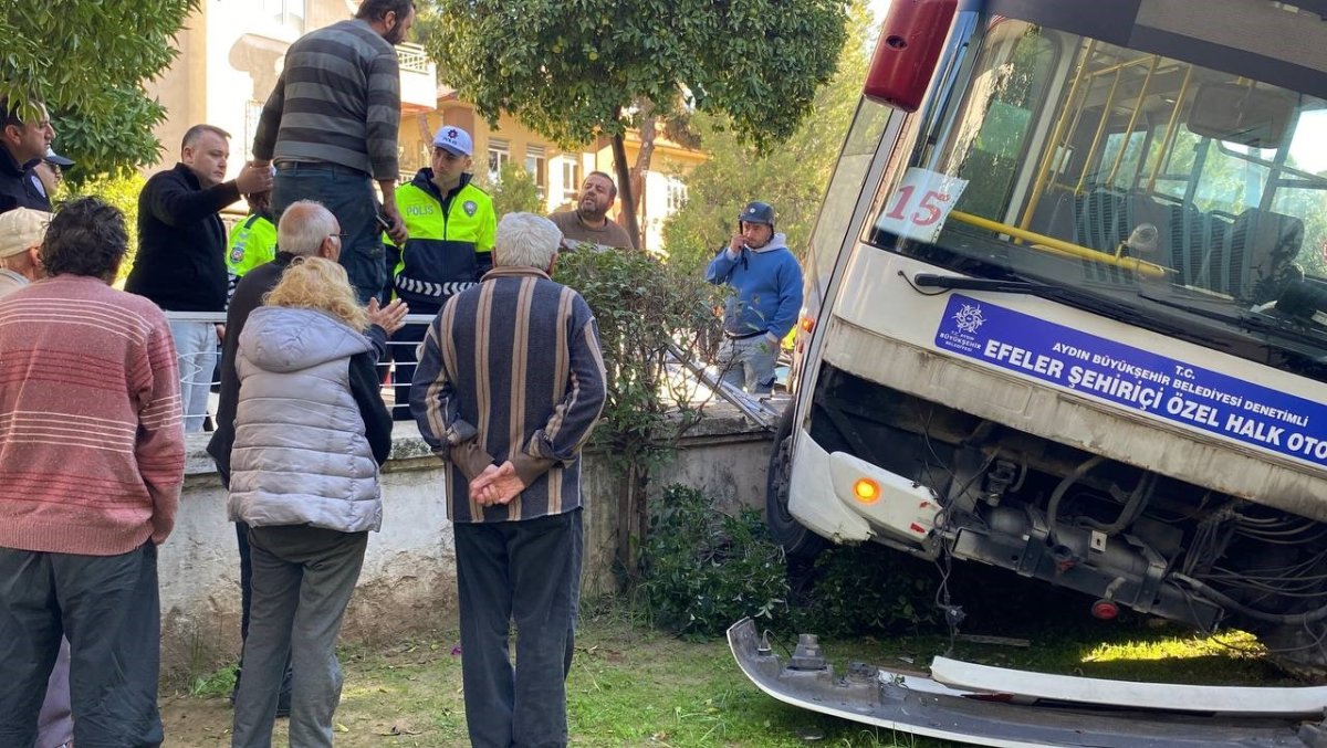 freni-tutmayan-minibus-evin-bahcesine-daldi-facia-teget-gecti