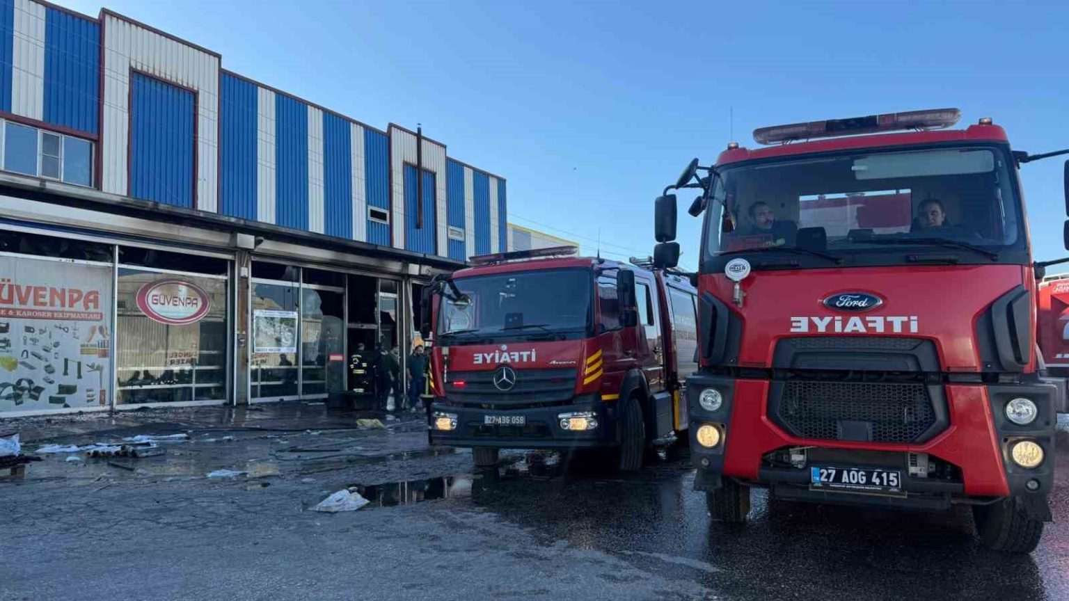 gaziantepte-hirdavat-malzemeleri-satan-is-yerinde-yangin