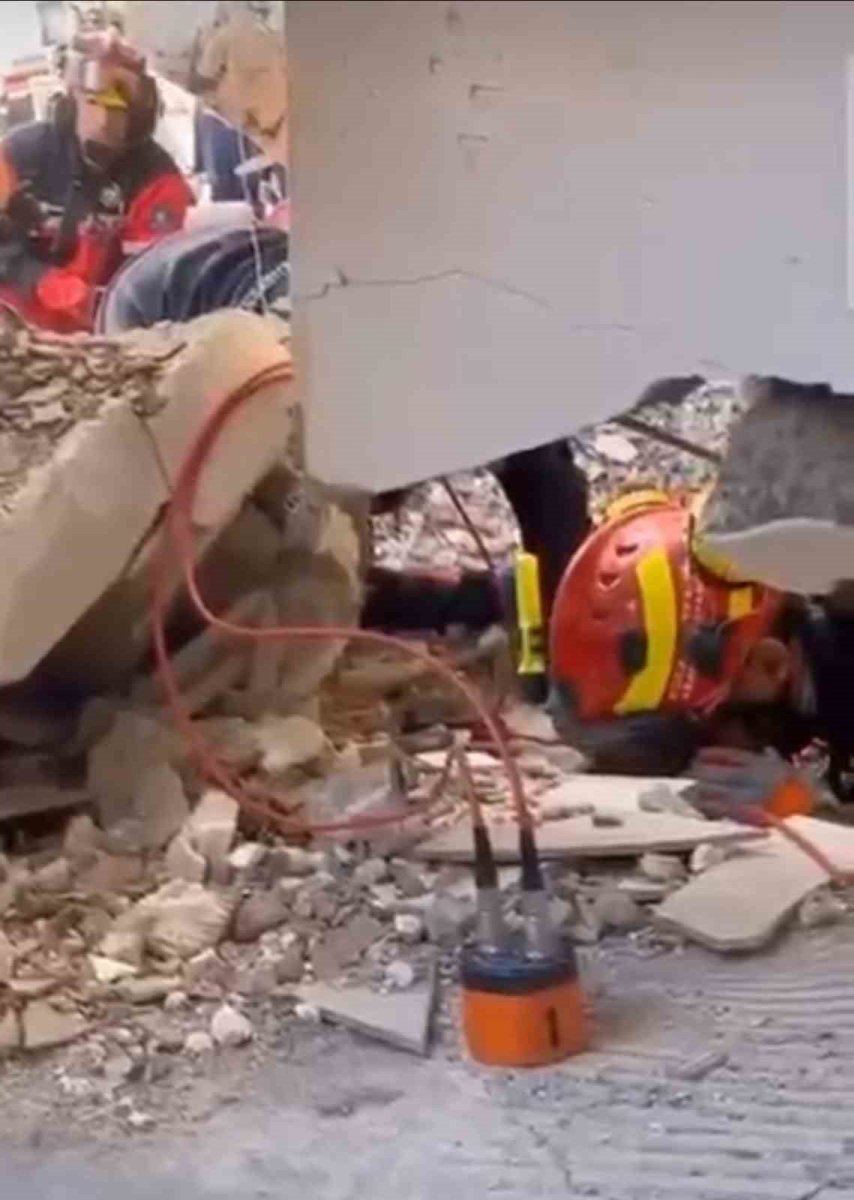 gebzedeki-enkazin-altindan-umudun-cigligi-boyle-yukseldi