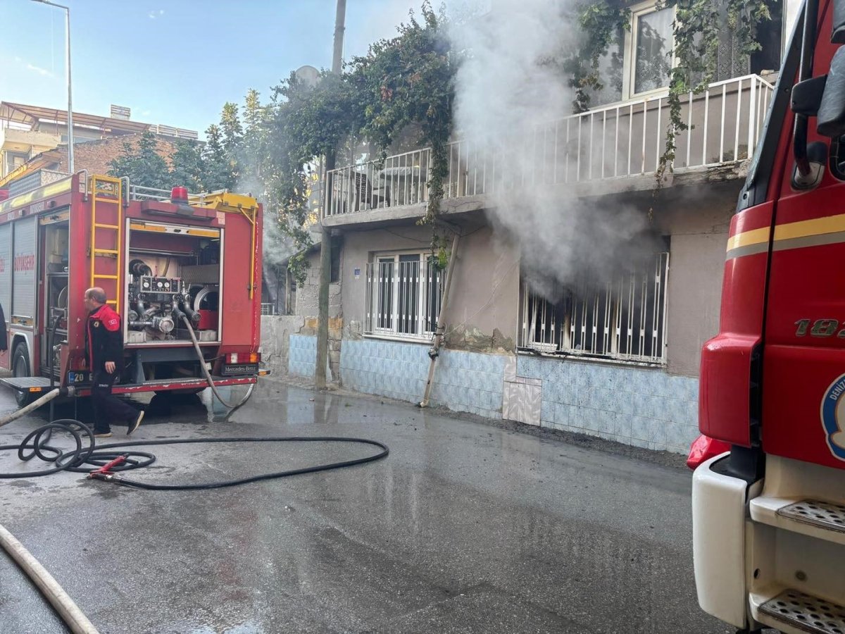 giris-katinda-baslayan-yangin-evi-kule-cevirdi