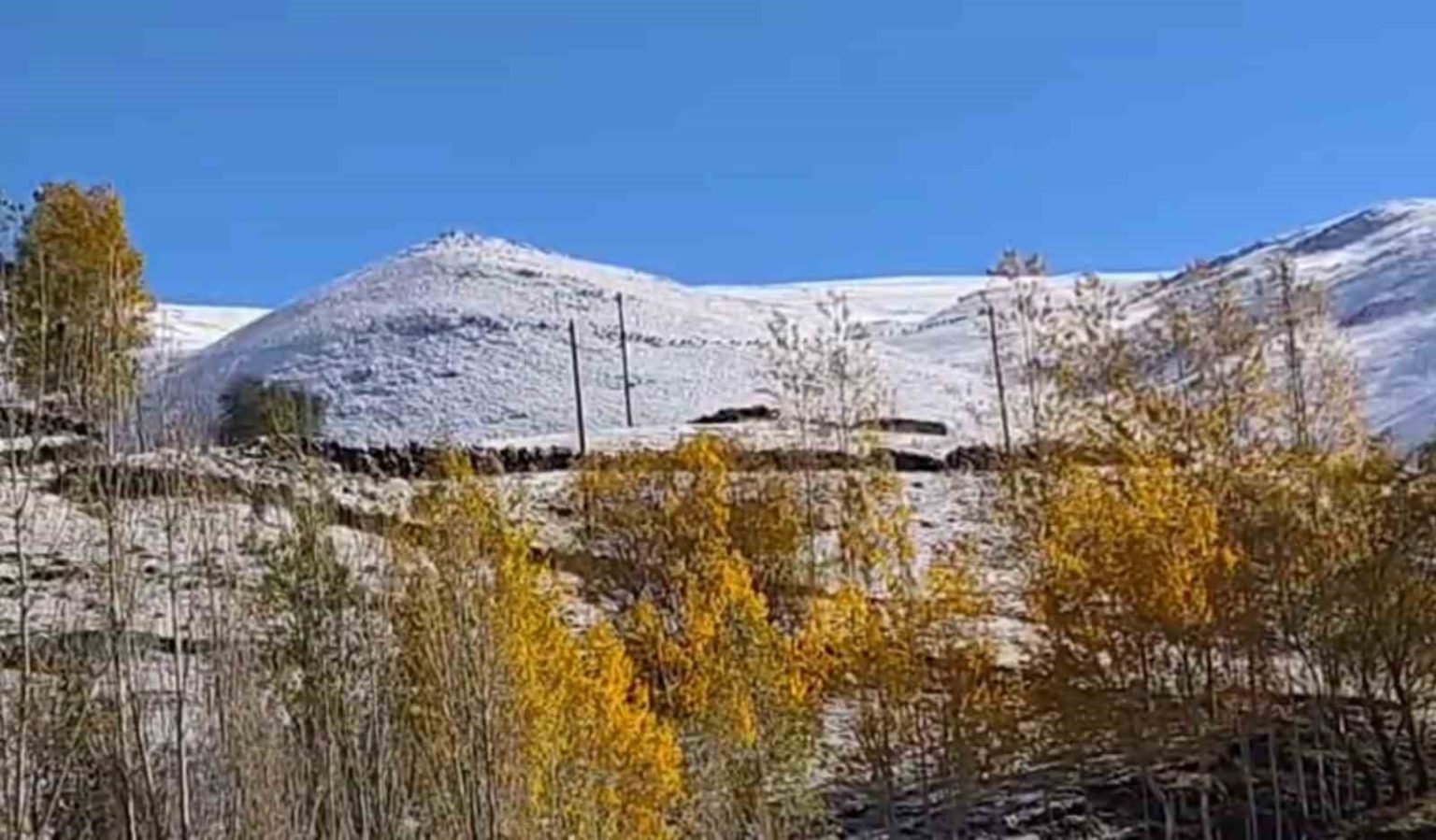 hamurdaki-karlica-koyunde-daglar-karla-kaplandi-kartpostallik-manzaralar-olustu