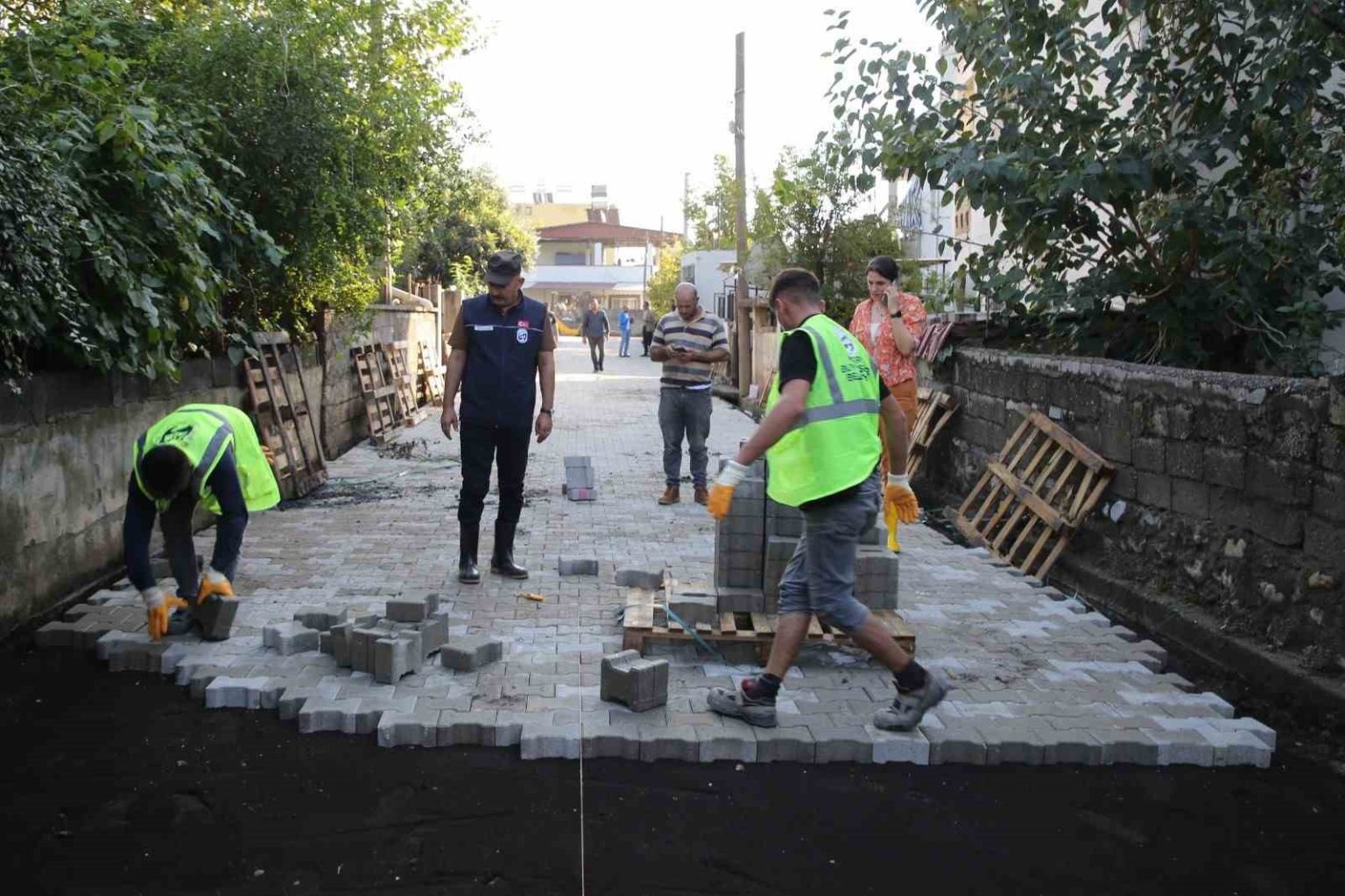 hatay-buyuksehir-belediyesi-gece-gunduz-suren-calismalariyla-selin-vurdugu-payasta-vatandaslara-rahat-nefes-aldirdi