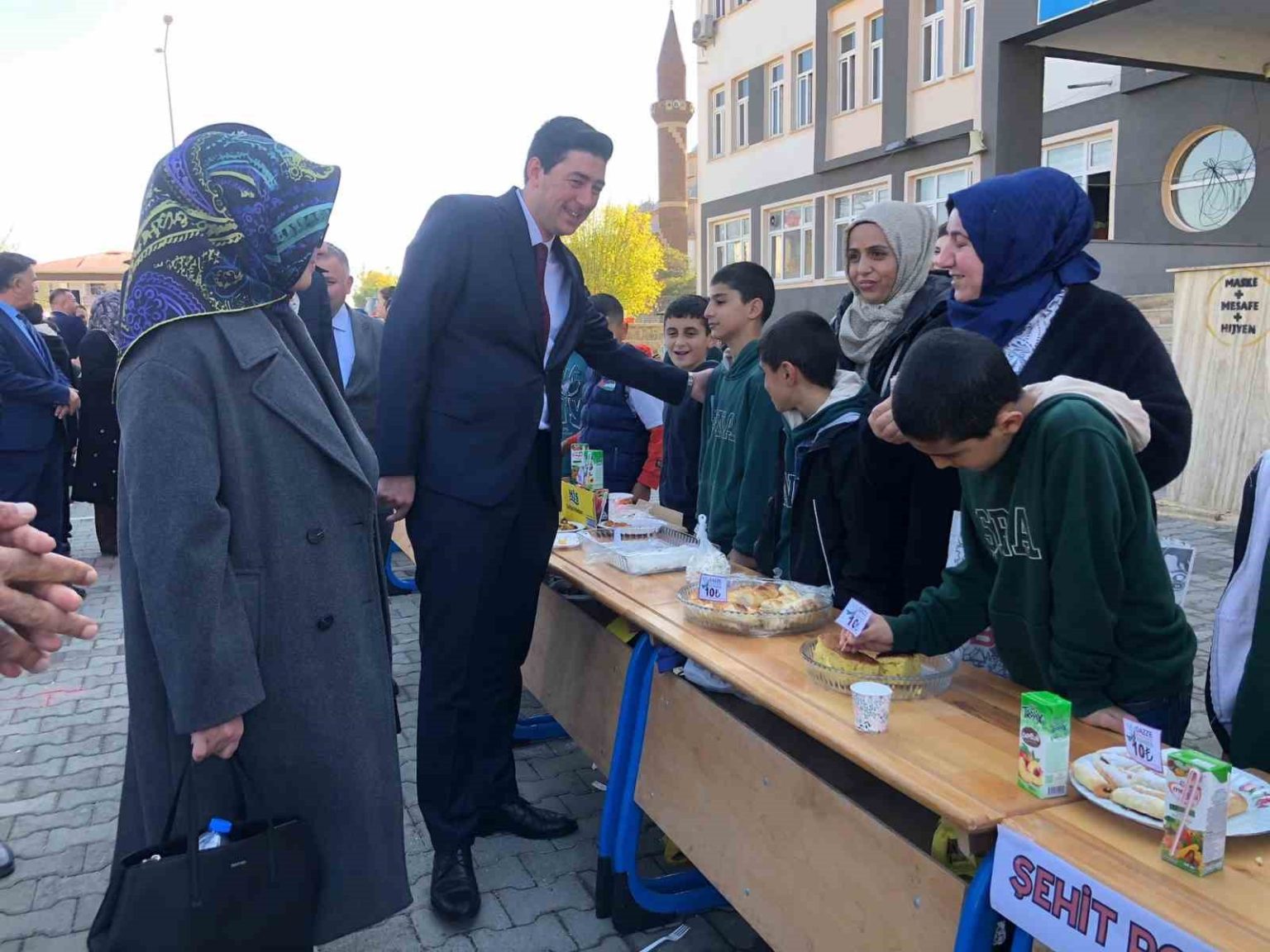 igdirda-gazzeye-destek-icin-bir-okul-bir-umut-temasiyla-yardim-kampanyasi-duzenlendi