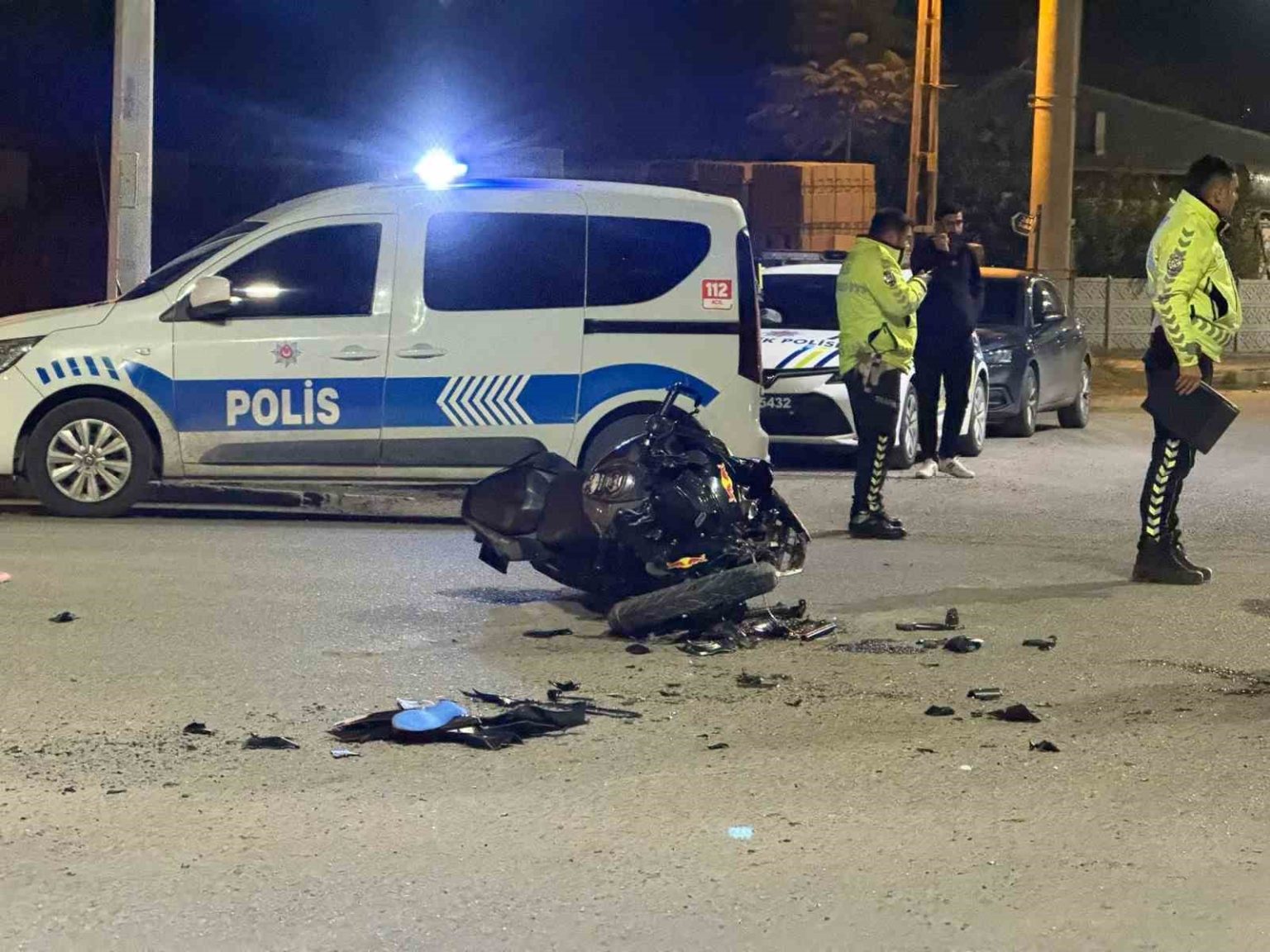 igdirda-motosiklet-ile-otomobil-carpisti-2-yarali