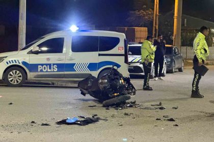 igdirda-motosiklet-ile-otomobil-carpisti-2-yarali