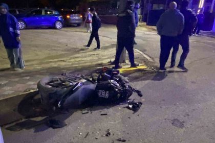 is-makinesi-ile-carpisan-motosikletli-agir-yaralandi