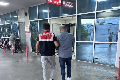 izmirde-deas-operasyonu-4-gozalti