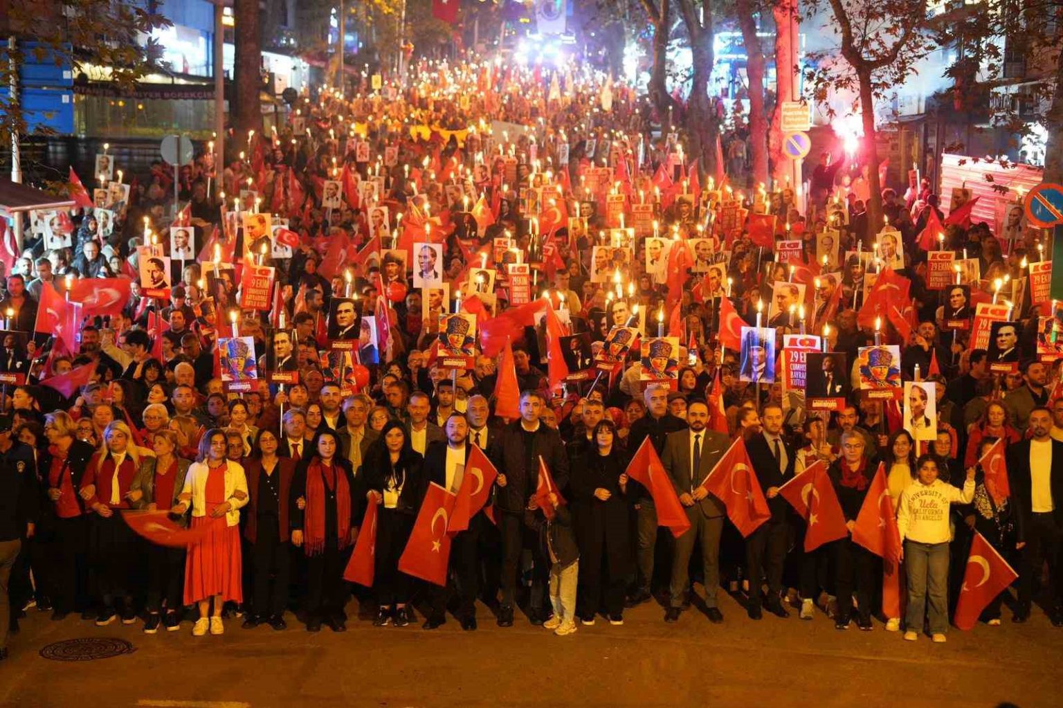 kartal-cumhuriyetin-102-yilinda-tek-yurek-oldu