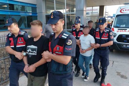 kavga-ettikleri-sahsin-sigindigi-evin-sahibini-sopayla-agir-yaralayan-3-kisiye-10ar-yil-hapis