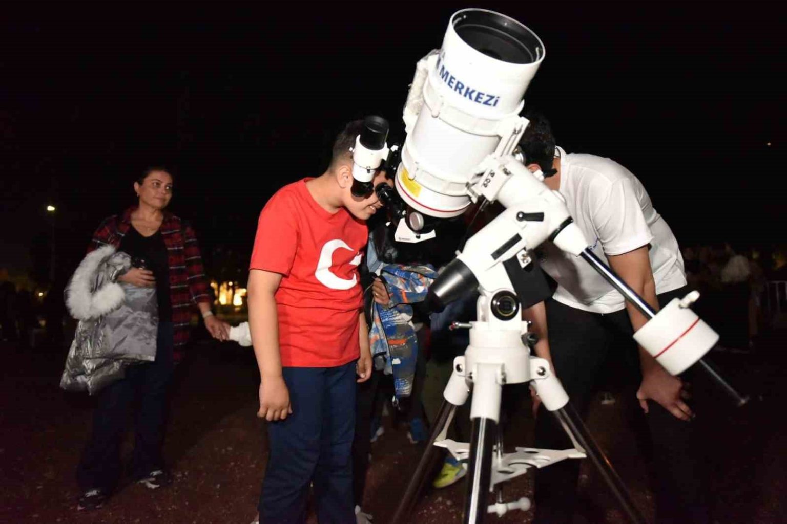 kepezde-cumhuriyet-ve-bilimle-gece-gozlemi-etkinligi