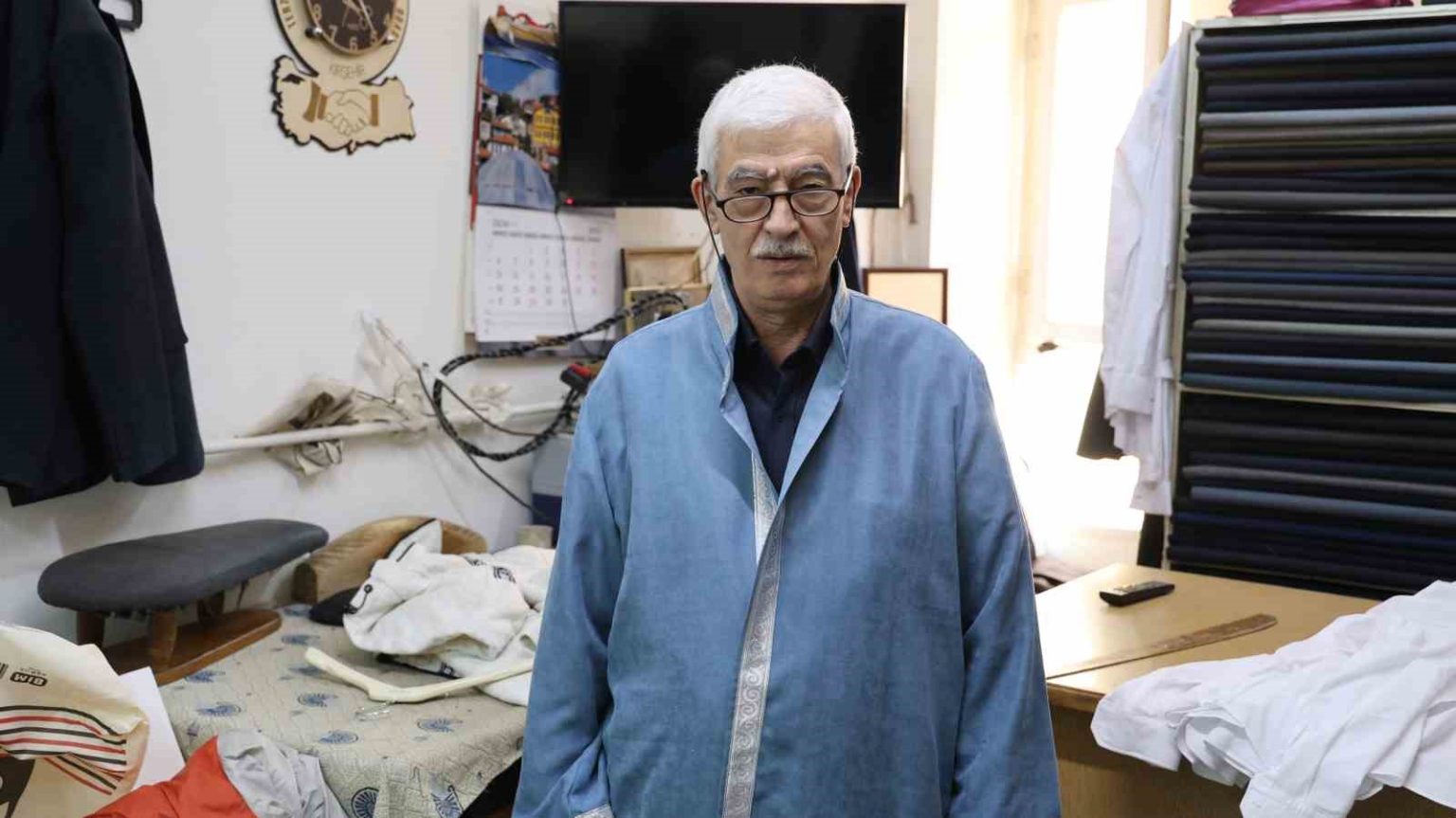 kirsehirde-yilin-ahisi-secilen-ismail-aydin-onerim-cocuklarimiz-okusunlar-ama-mesleklerini-de-kollarinda-bilezik-yapsinlar