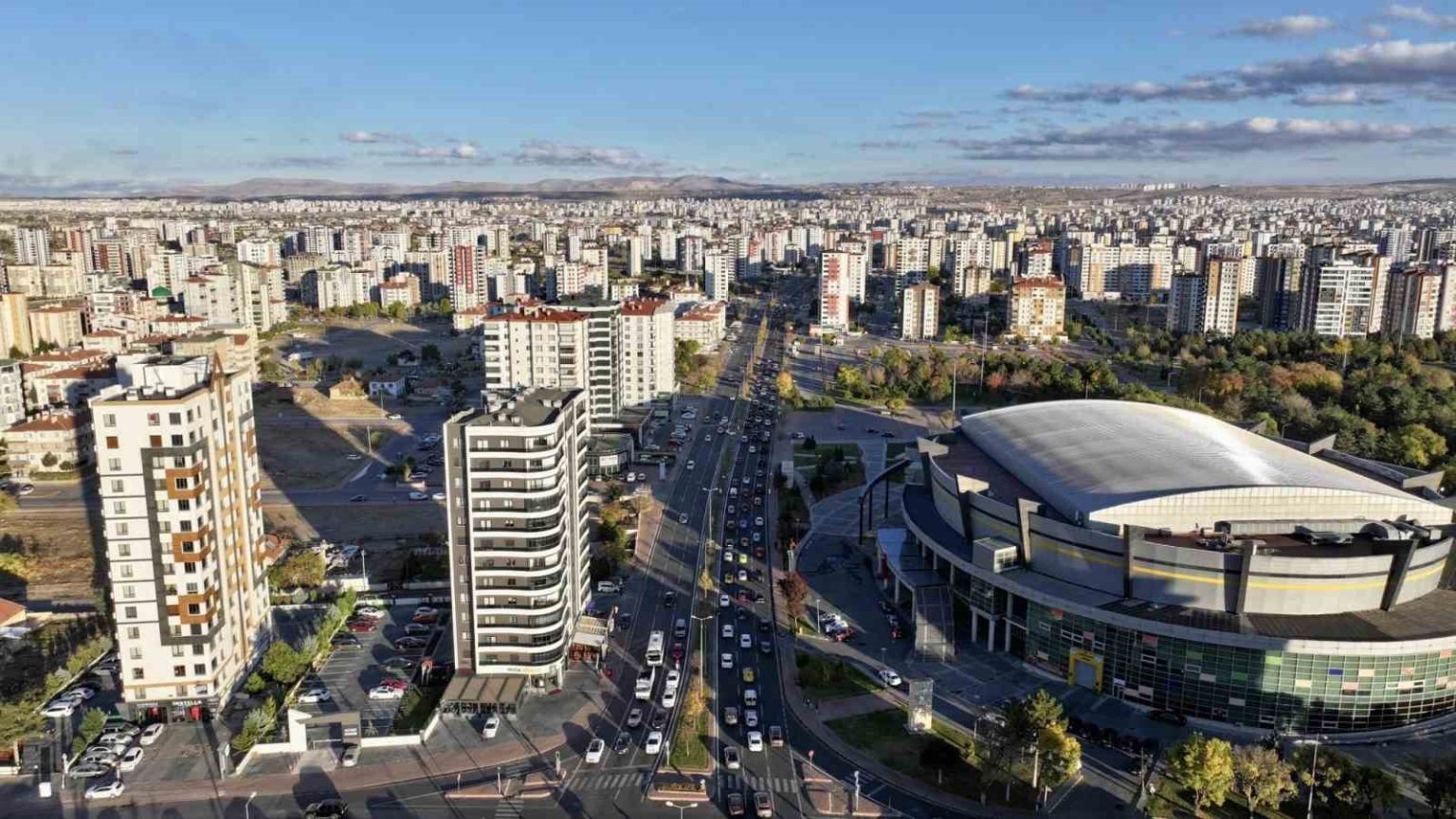 kocasinanda-ay-yildiz-turuna-yuzlerce-arac-katildi