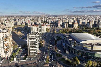 kocasinanda-ay-yildiz-turuna-yuzlerce-arac-katildi