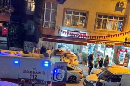 kucukcekmecede-kaza-sonrasi-ayagi-pedala-sikisan-motosikletli-itfaiye-ekiplerince-kurtarildi