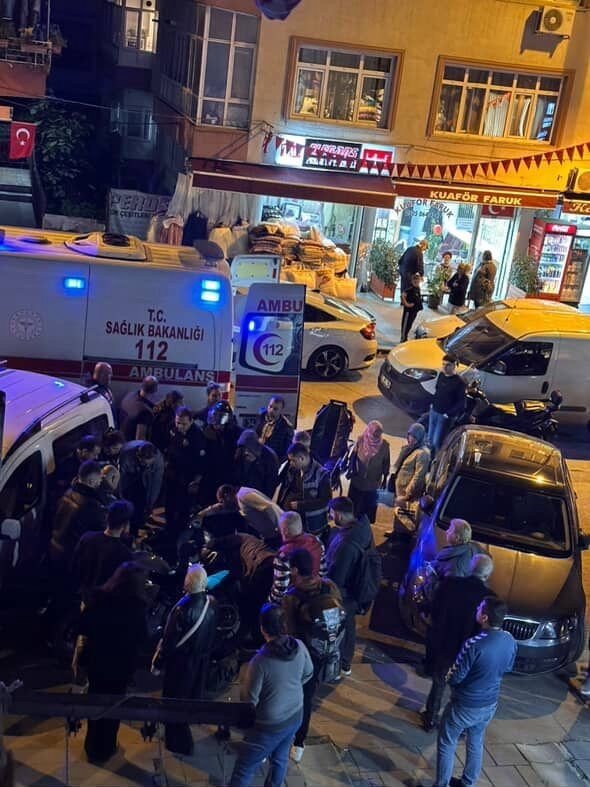 kucukcekmecede-kaza-sonrasi-ayagi-pedala-sikisan-motosikletli-itfaiye-ekiplerince-kurtarildi