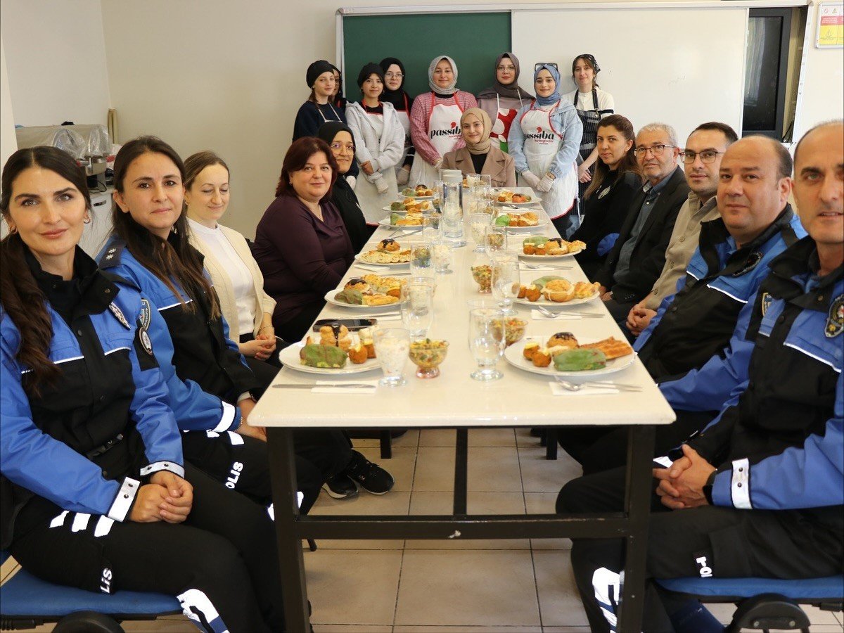 kutahya-il-emniyet-mudurlugunden-genclere-destek