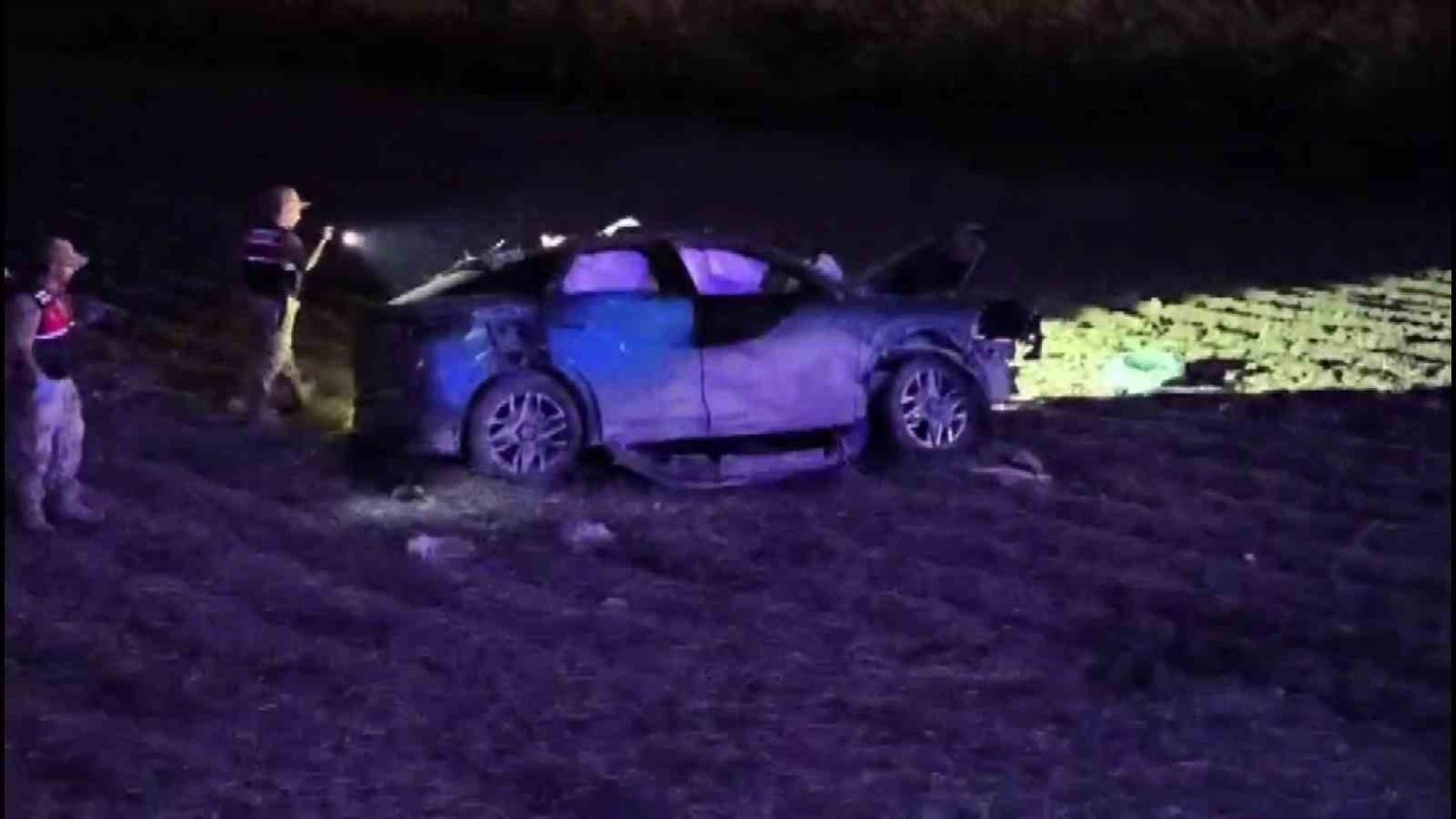 lastigi-patlayan-otomobil-tarlaya-uctu-1-olu-2-yarali