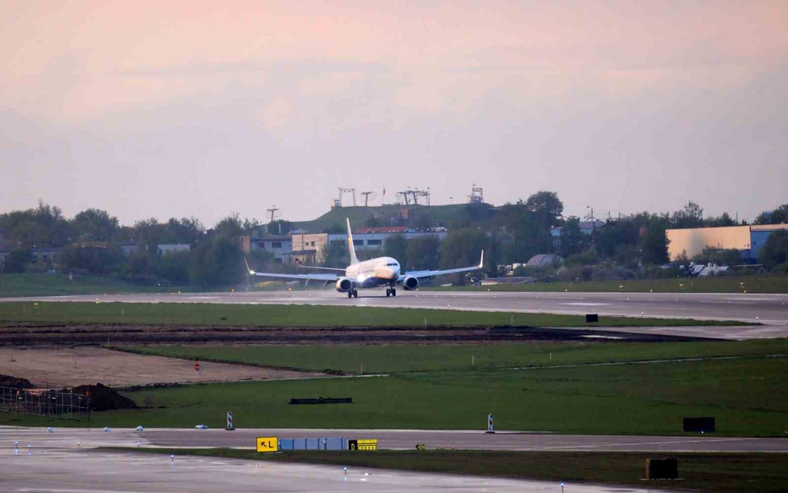 litvanyadaki-vilnius-havalimani-meteoroloji-balonlari-nedeniyle-bu-ay-altinci-defa-kapandi